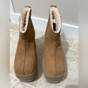 UGG New Heights Platform Mini Boot In Chestnut Color (Size 9).
